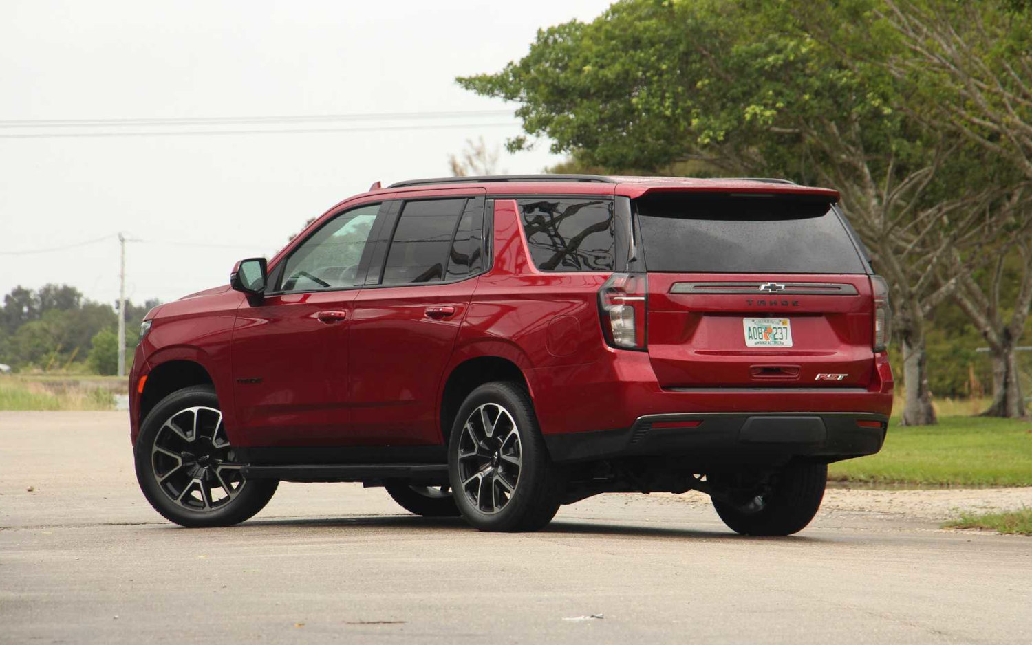 Comparison - Chevrolet Tahoe RST 2021 - vs - Ford Explorer Platinum ...